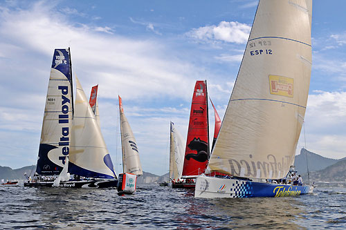 Rounding the mark in the Light In-port Race in the Volvo Ocean Race in Rio de Janeiro. Photo copyright Dave Kneale / Volvo Ocean Race.