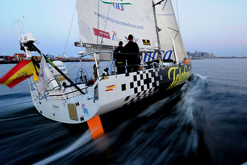 Telefonica Black, skippered by Fernando Echavarri (ESP) finish fifth on leg 6 of the Volvo Ocean Race, from Rio de Janeiro to Boston, crossing the finish line at 09:48:15 GMT 27-4-2009. Photo copyrightDave Kneale / Volvo Ocean Race.