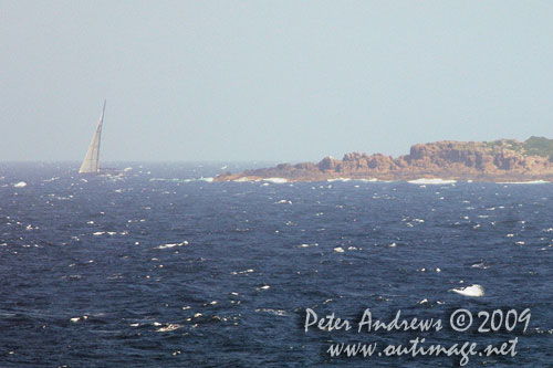 Not only the delays were a headache for Zennstr&ouml;m, the delivery from Port Kembla to Sydney also faced a challenge of a strong north-easterly headwind for the voyage, as R&aacute;n is seen passing Bass Island from Wollongong Headland. Photo copyright Peter Andrews, Outimage Australia.