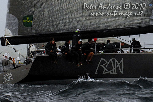 Niklas Zennstr&ouml;m&rsquo;s R&aacute;n, outside the heads after the start of the Rolex Sydney Hobart 2010. Photo copyright Peter Andrews, Outimage Australia.